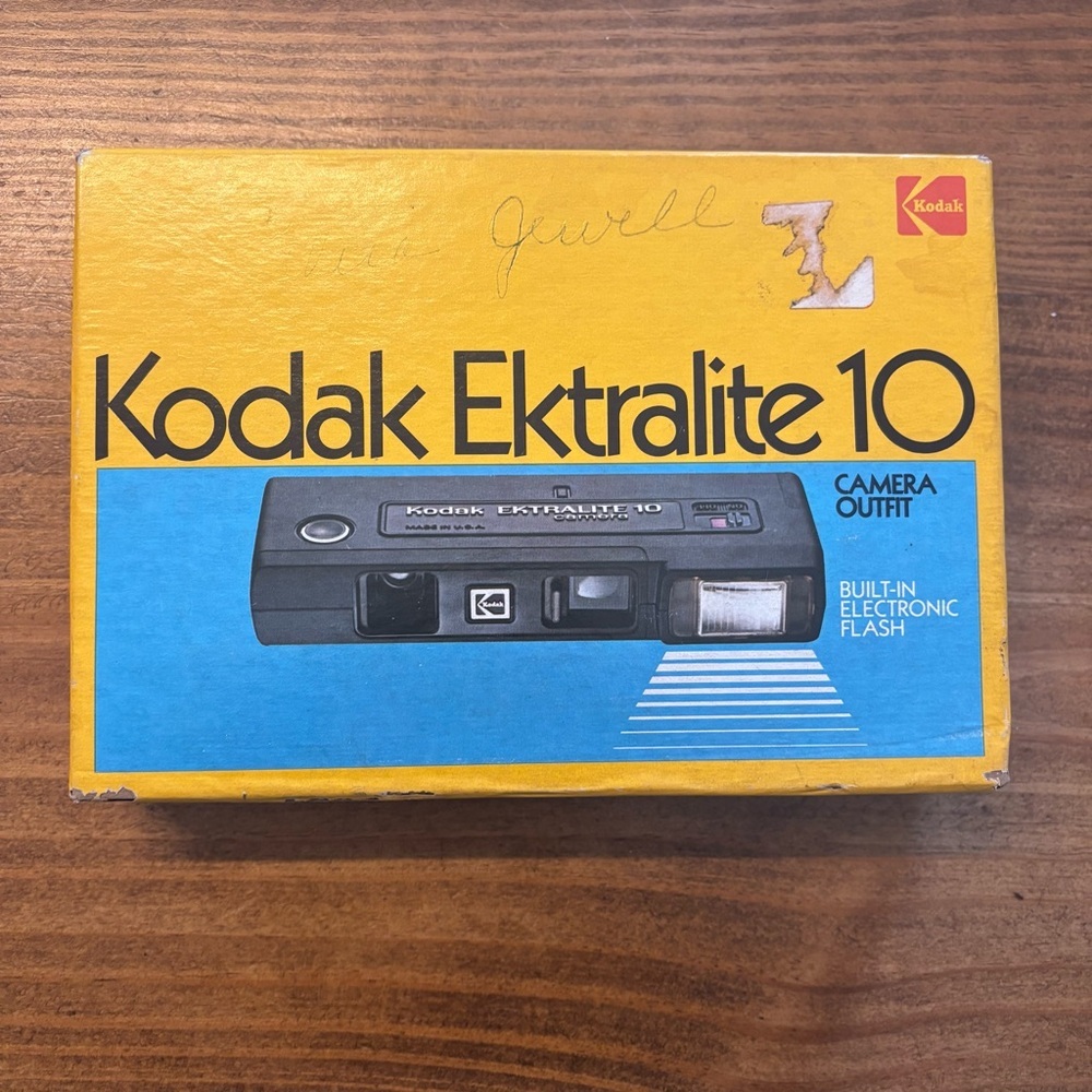 Vintage Kodak Ektralite 10 Camera w/Original Box. Untested